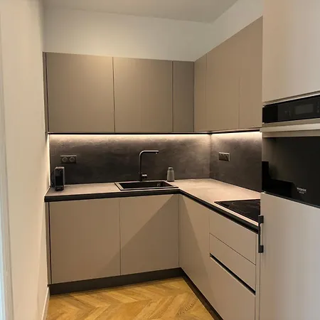 Retro Dans Le Centre * Антиб